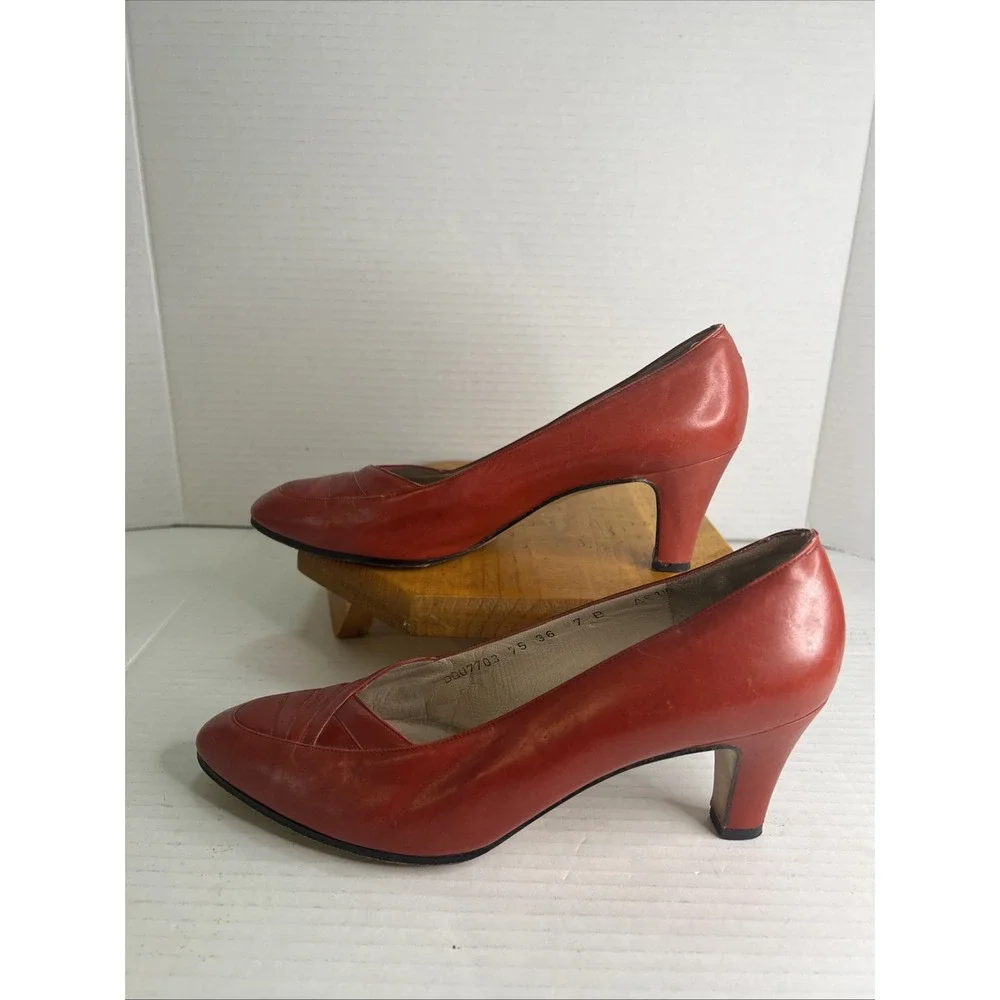 Vintage Salvatore‎ Ferragamo Red Leather Pumps Women's 7B EU 36 Italy